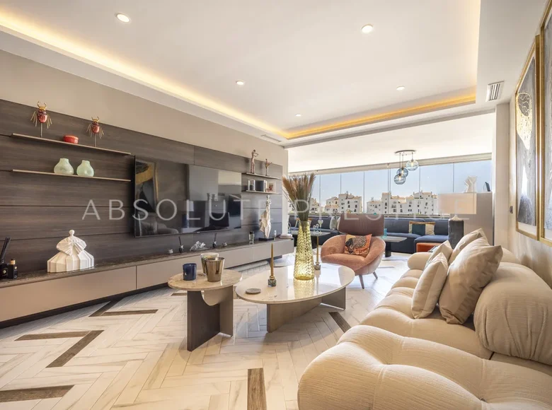 Mieszkanie 2 pokoi 112 m² Marbella, Hiszpania
