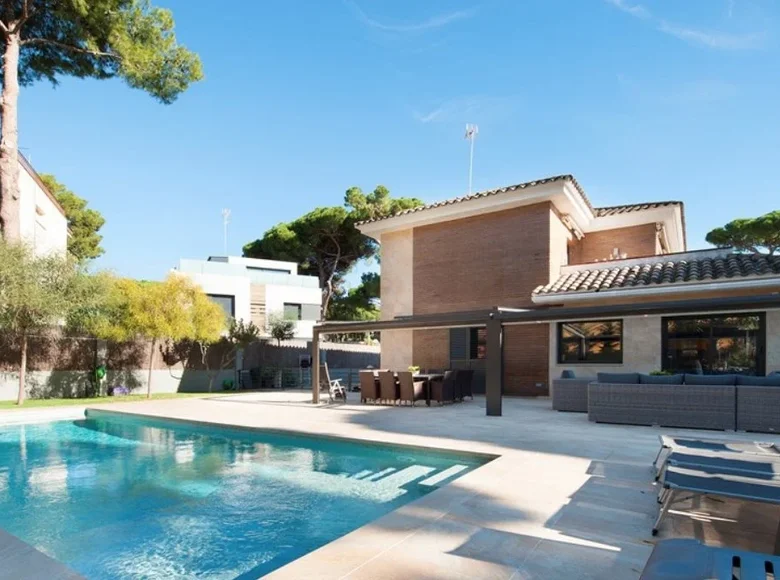 Villa de 6 chambres 388 m² Castelldefels, Espagne