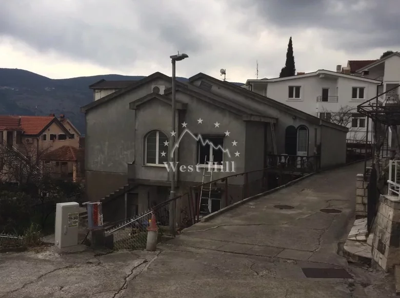 Casa 6 habitaciones 228 m² Herceg Novi, Montenegro
