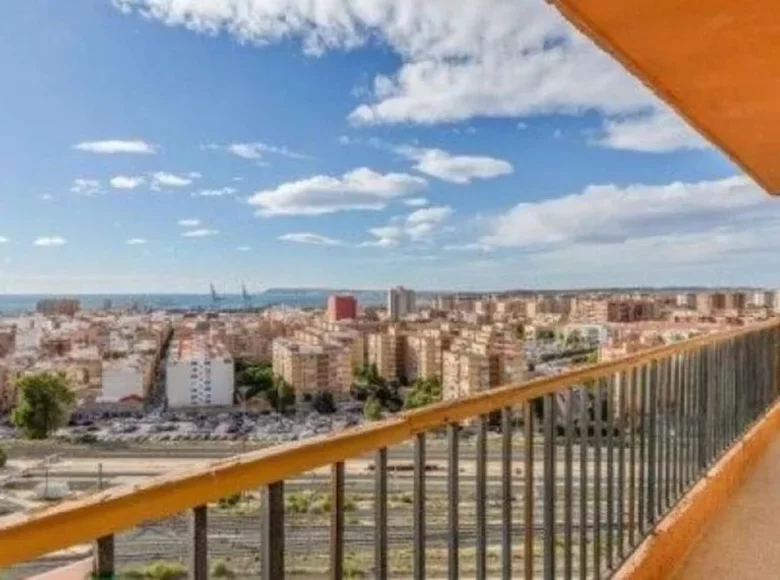 Mieszkanie 4 pokoi 106 m² Alicante (wyspa), Hiszpania