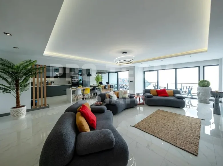 Mieszkanie 5 pokojów 220 m² Muratpasa, Turcja