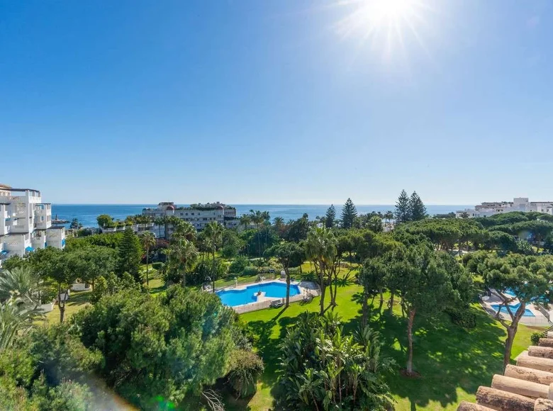 Mieszkanie 3 pokoi 230 m² Marbella, Hiszpania