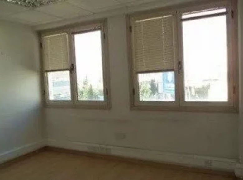 Office 128 m² in Strovolos, Cyprus
