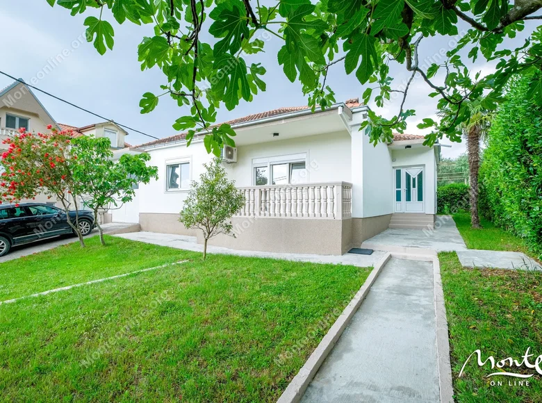 Villa de 4 dormitorios 118 m² Tivat, Montenegro