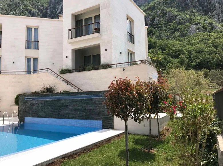 Haus 5 Zimmer 600 m² Marovici, Montenegro