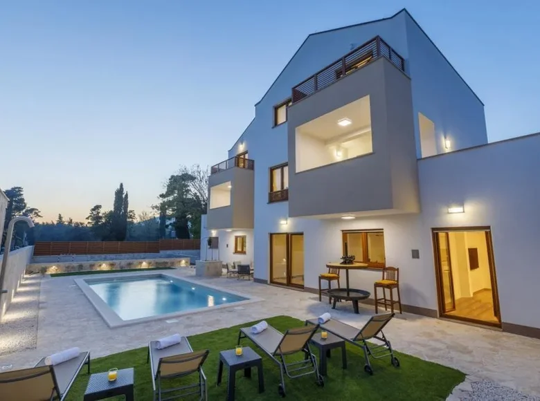 7 bedroom villa 464 m² Grad Kastela, Croatia