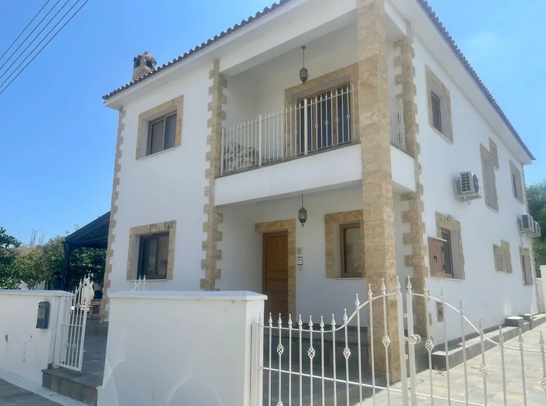Casa 5 habitaciones 220 m² Oroklini, Chipre