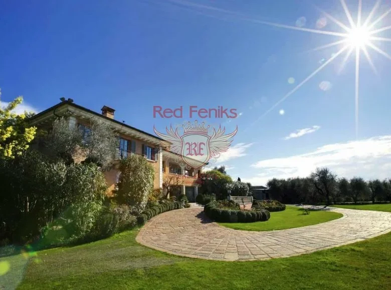 5 bedroom villa  San Felice del Benaco, Italy