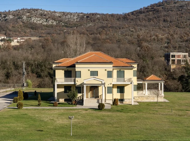 Villa 8 bedrooms 600 m² Velje Brdo, Montenegro