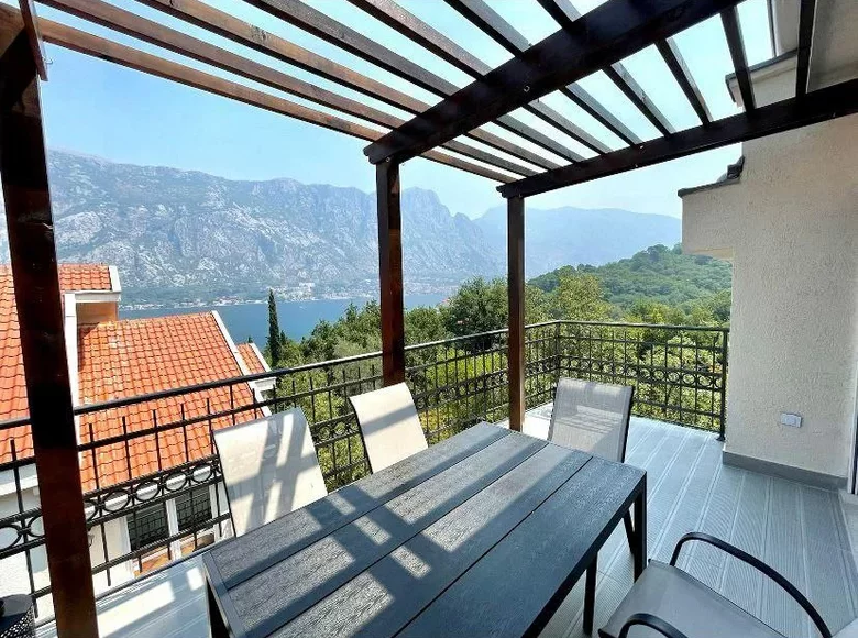 Apartamento 2 habitaciones 97 m² Dobrota, Montenegro