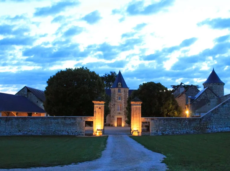 Schloss 920 m² Pernay, Frankreich