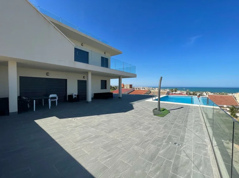 Casa 6 habitaciones 456 m² Torrevieja, España