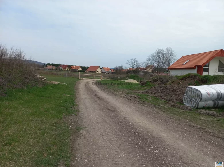 Land 650 m² Zanka, Hungary