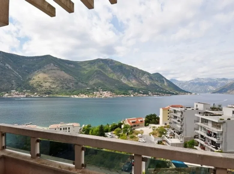 Apartamento 2 habitaciones 81 m² Dobrota, Montenegro