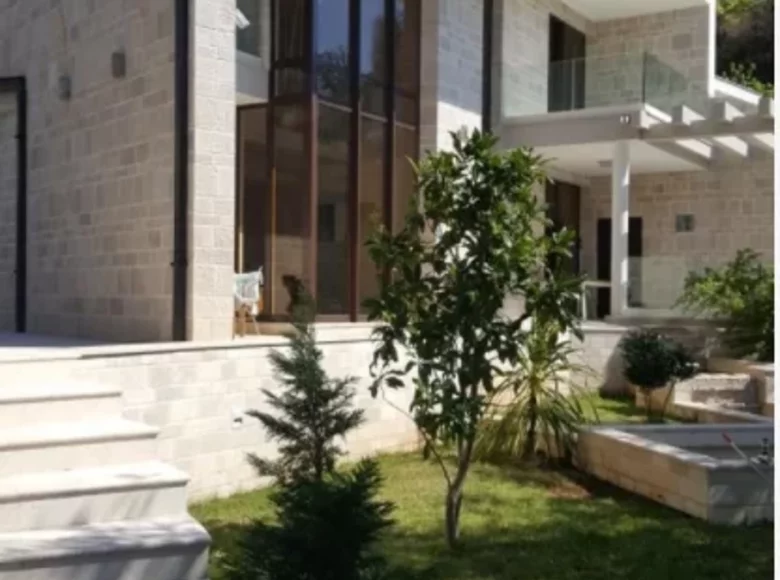 villa de 3 chambres 340 m² Rijeka-Rezevici, Monténégro