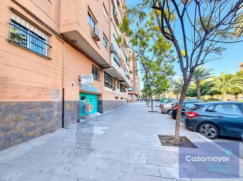 Commercial property 1 373 m² in Alicante, Spain