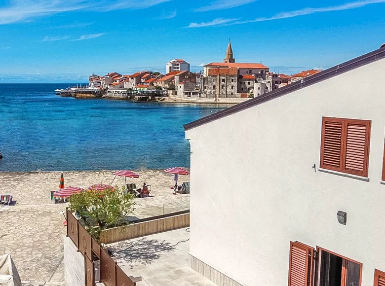 Villa de tres dormitorios 260 m² Umag, Croacia