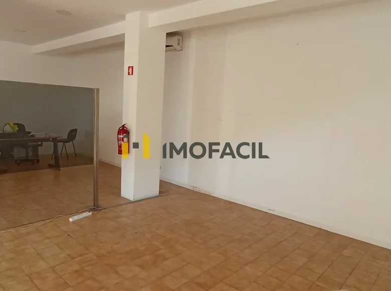 Commercial property 107 m² in Gloria e Vera Cruz, Portugal
