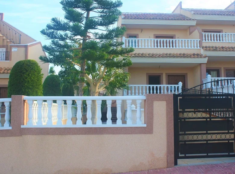 Szeregowiec 2 pokoi 172 m² Torrevieja, Hiszpania