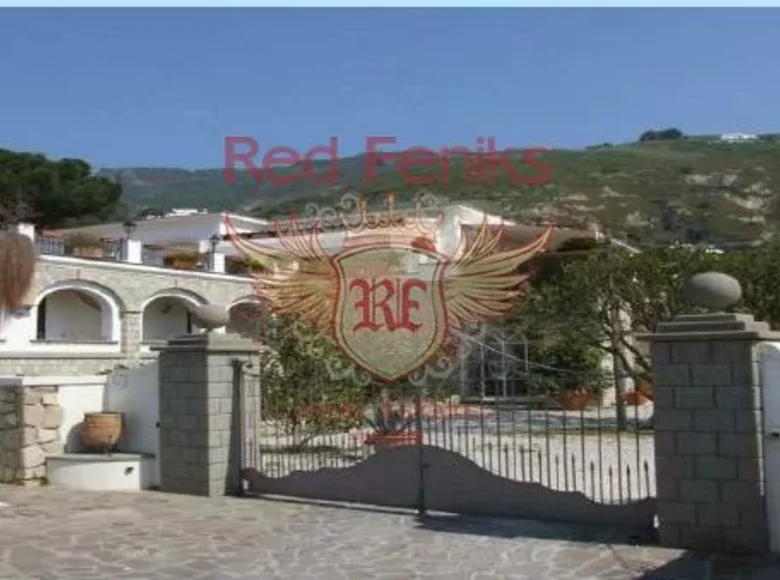 5 bedroom villa 8 000 m² Italy, Italy