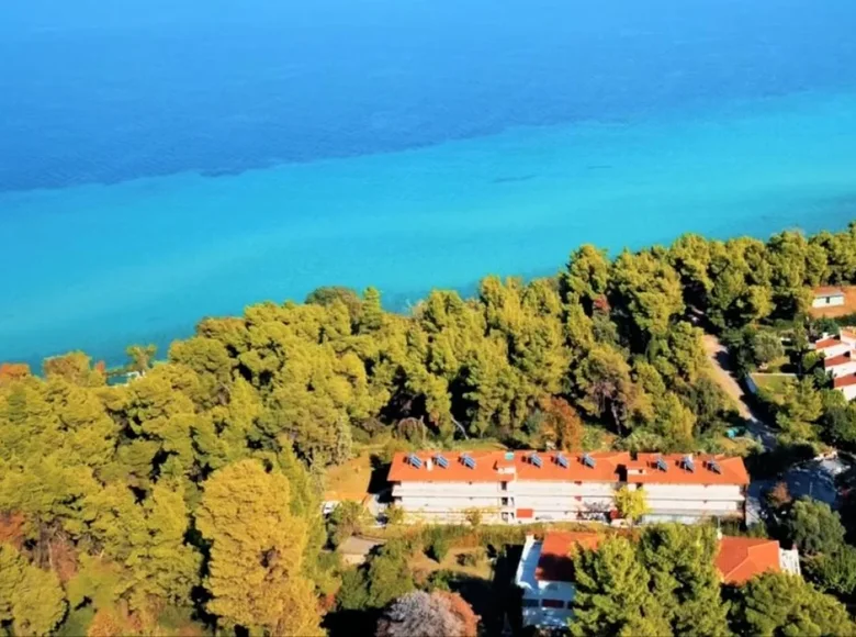 Hotel 1 240 m² in Kriopigi, Greece