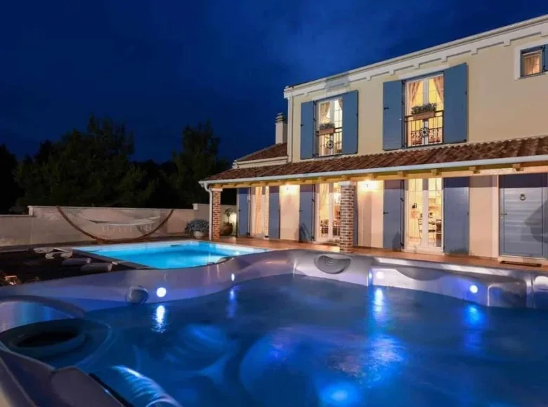 Villa de tres dormitorios 180 m² Grad Zadar, Croacia