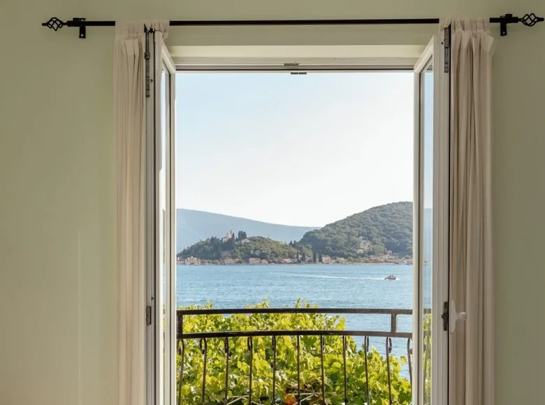 House 290 m² Tivat, Montenegro