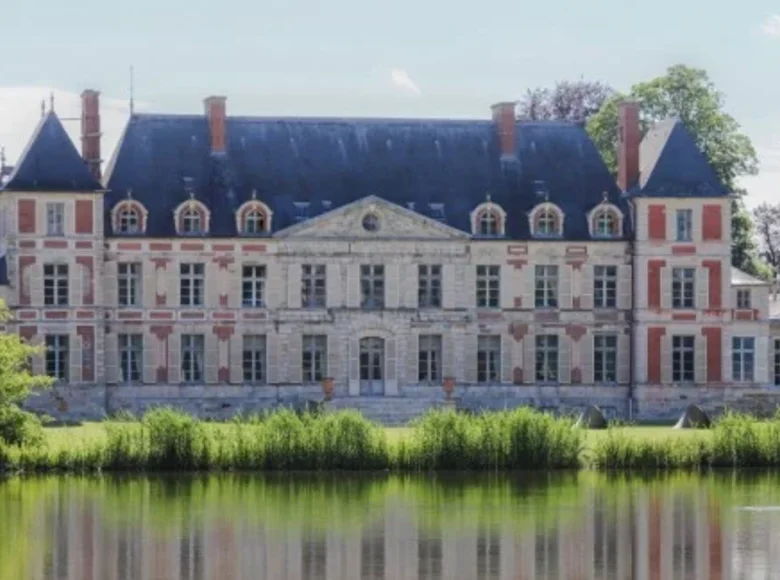 Zamek 35 pokojów 1 700 m² Orly, Francja