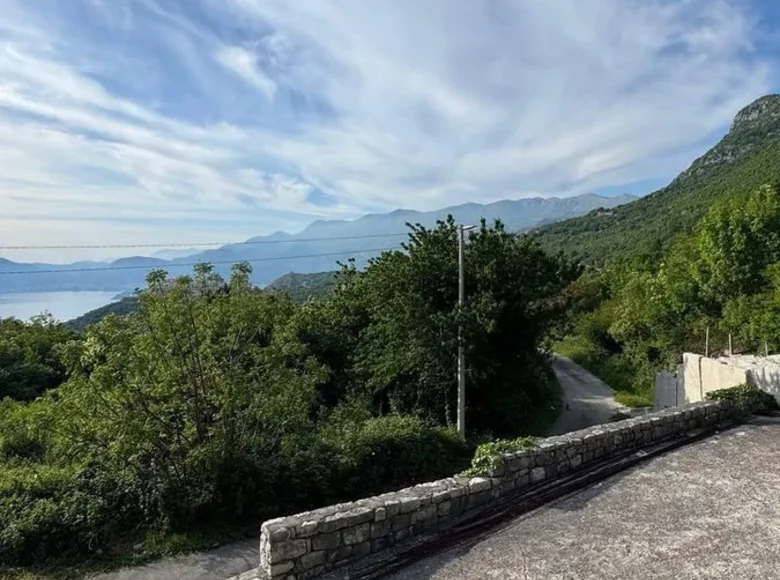 Atterrir  Sveti Stefan, Monténégro