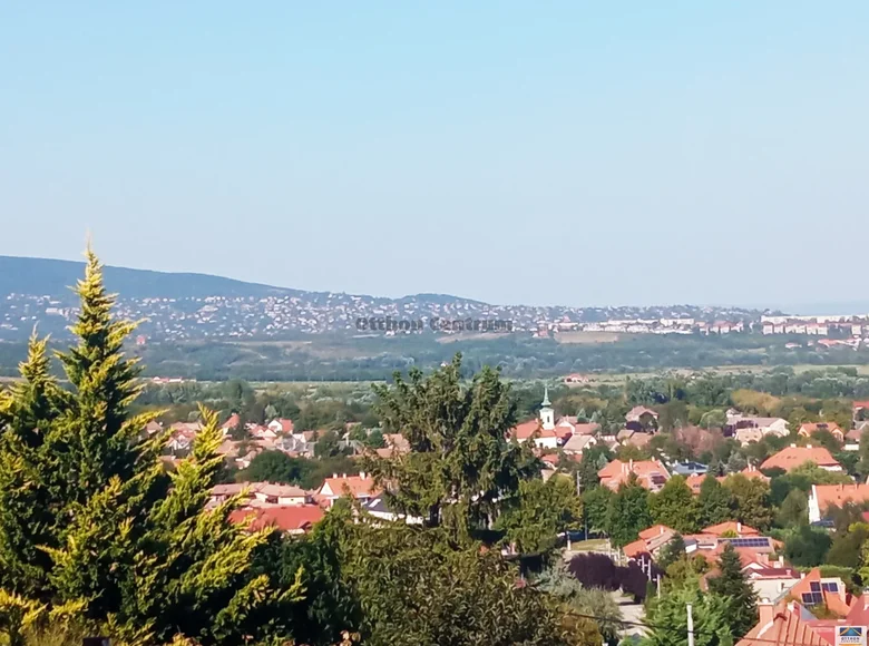 Land 670 m² Pomaz, Hungary