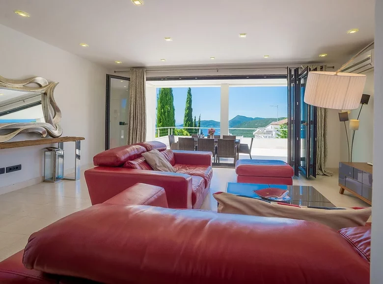 Villa de 5 habitaciones 240 m² Lustica, Montenegro