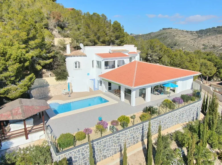 Villa de tres dormitorios 357 m² Calpe, España