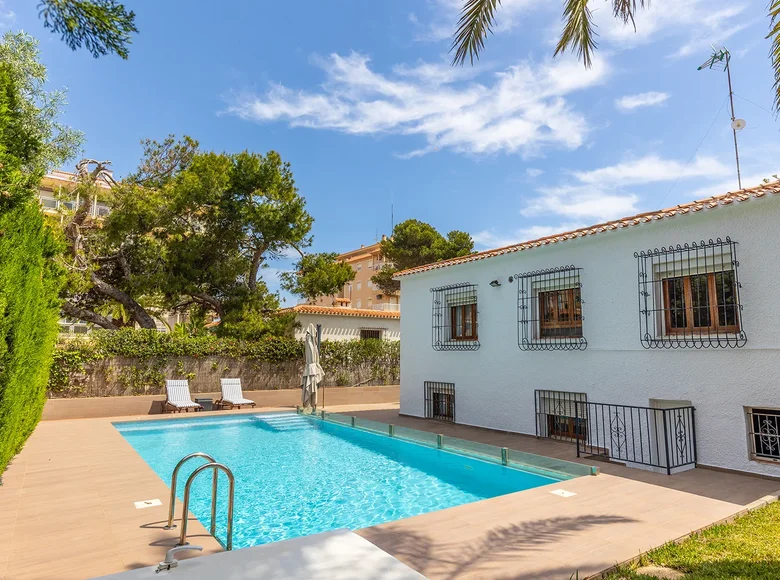 4-Schlafzimmer-Villa 92 m² Torrevieja, Spanien