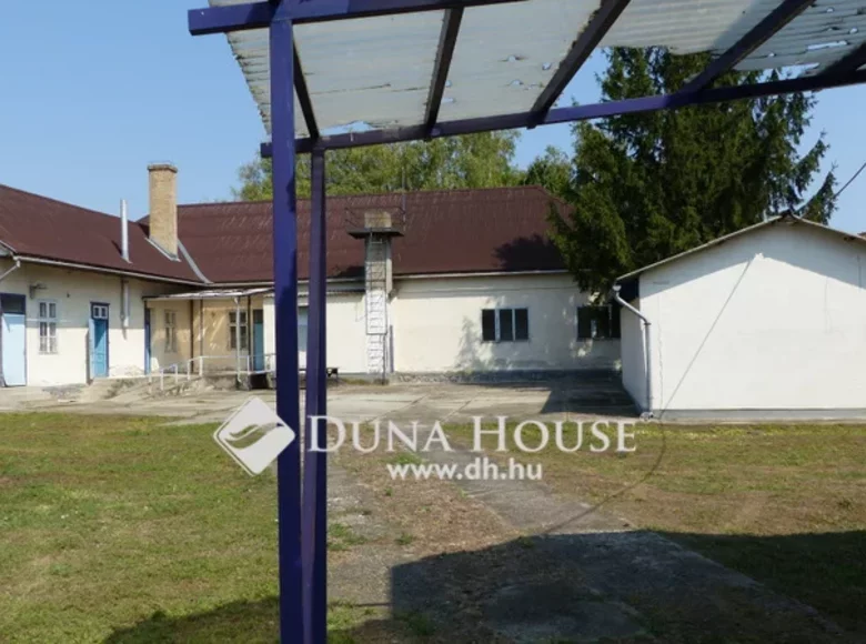 Casa de campo 460 m² Tat, Hungría