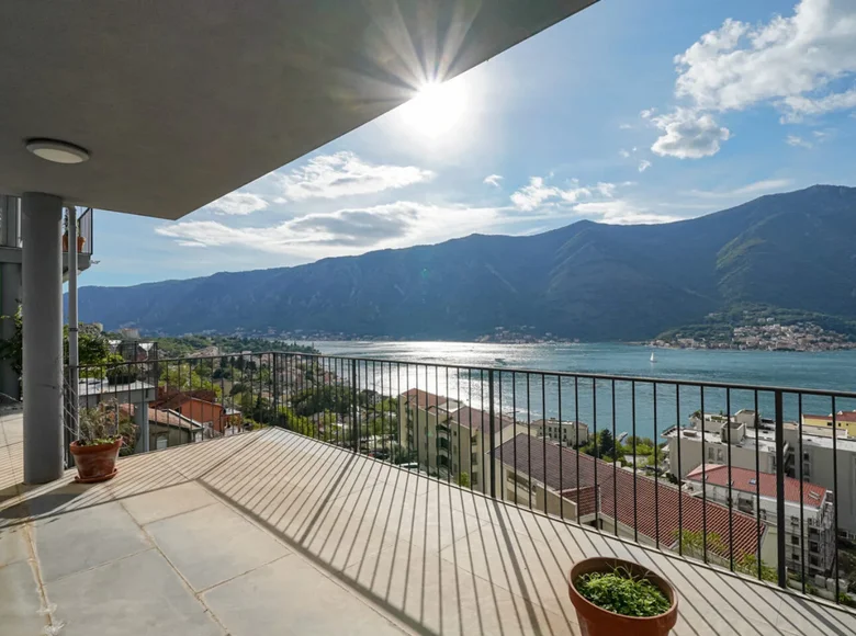 Apartamento 4 habitaciones 158 m² Dobrota, Montenegro