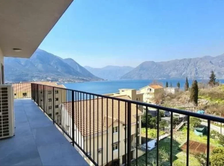 Mieszkanie 3 pokoi 109 m² Kotor, Czarnogóra