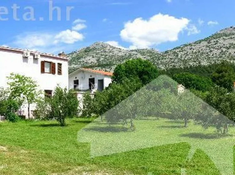 Investition  Starigrad Paklenica, Kroatien