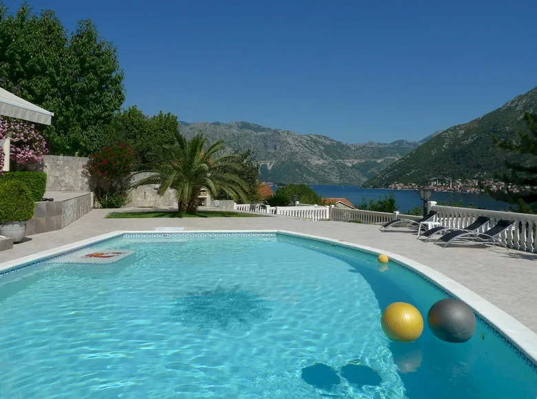 6 bedroom villa 278 m² Stoliv, Montenegro