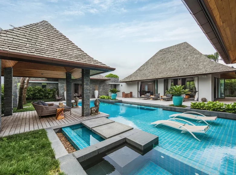 4 bedroom house 652 m² Phuket, Thailand