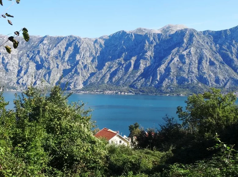 Land 7 748 m² Bijela, Montenegro