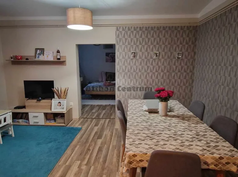 Mieszkanie 3 pokoi 77 m² Szegedi jaras, Węgry