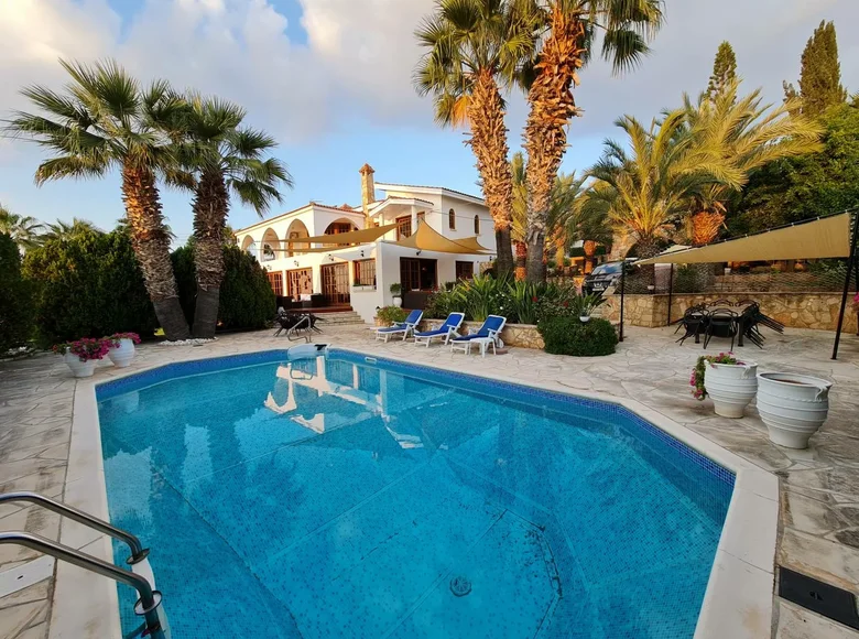 5 bedroom villa 500 m² Tala, Cyprus