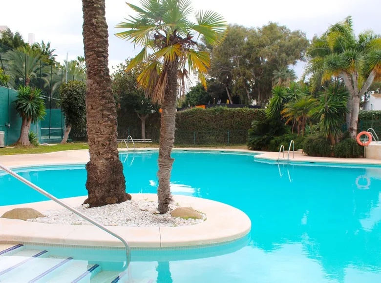 Mieszkanie 3 pokoi 208 m² Marbella, Hiszpania