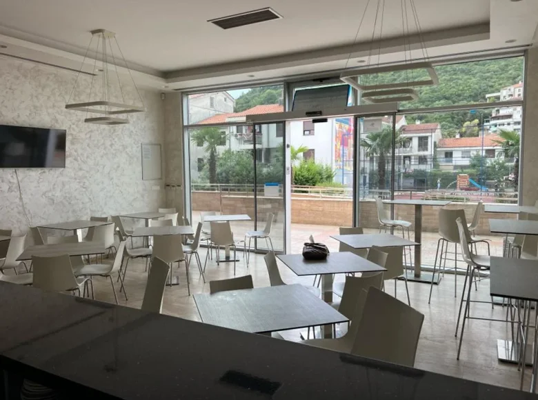 Oficina 90 m² en Budva, Montenegro