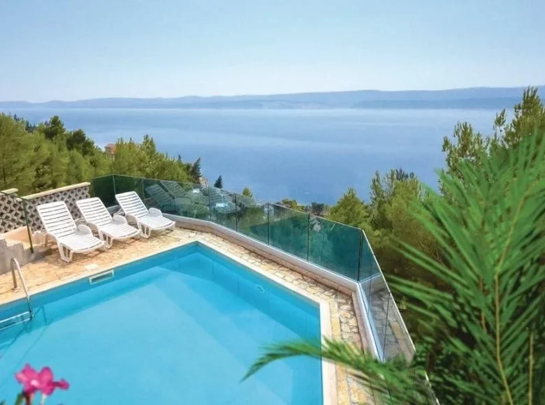 6 bedroom villa 305 m², All countries