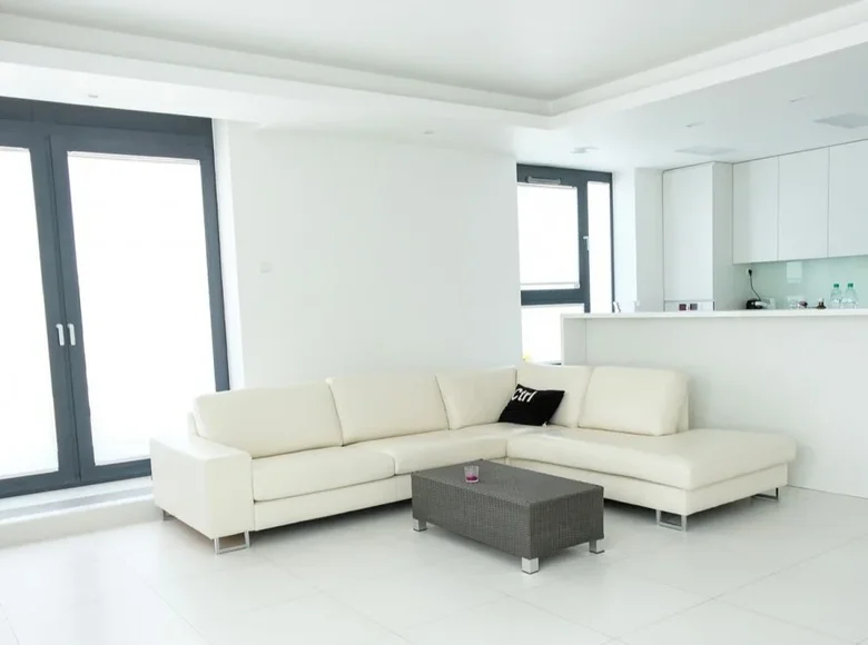 2 room apartment 93 m² Warsaw, Poland