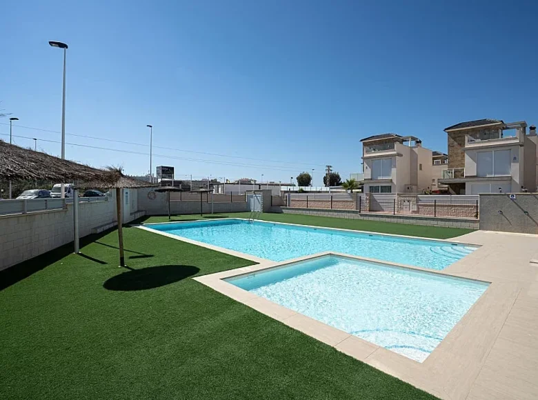 Bungalow z 3 sypialniami 81 m² Torrevieja, Hiszpania