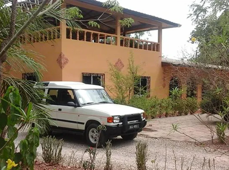 Dom 3 pokoi 26 000 m² Sifoe, Gambia