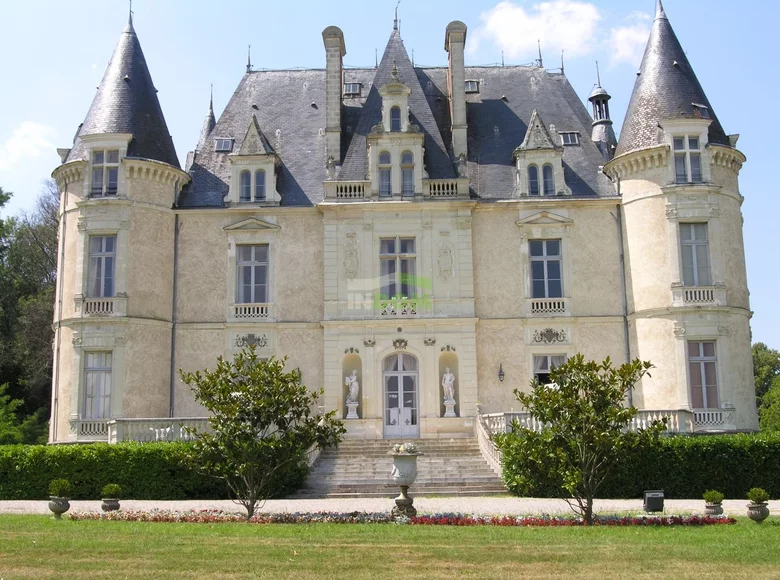 Zamek 1 100 m² Francja, Francja