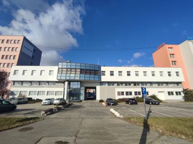Warehouse 1 000 m² in Bratislava, Slovakia